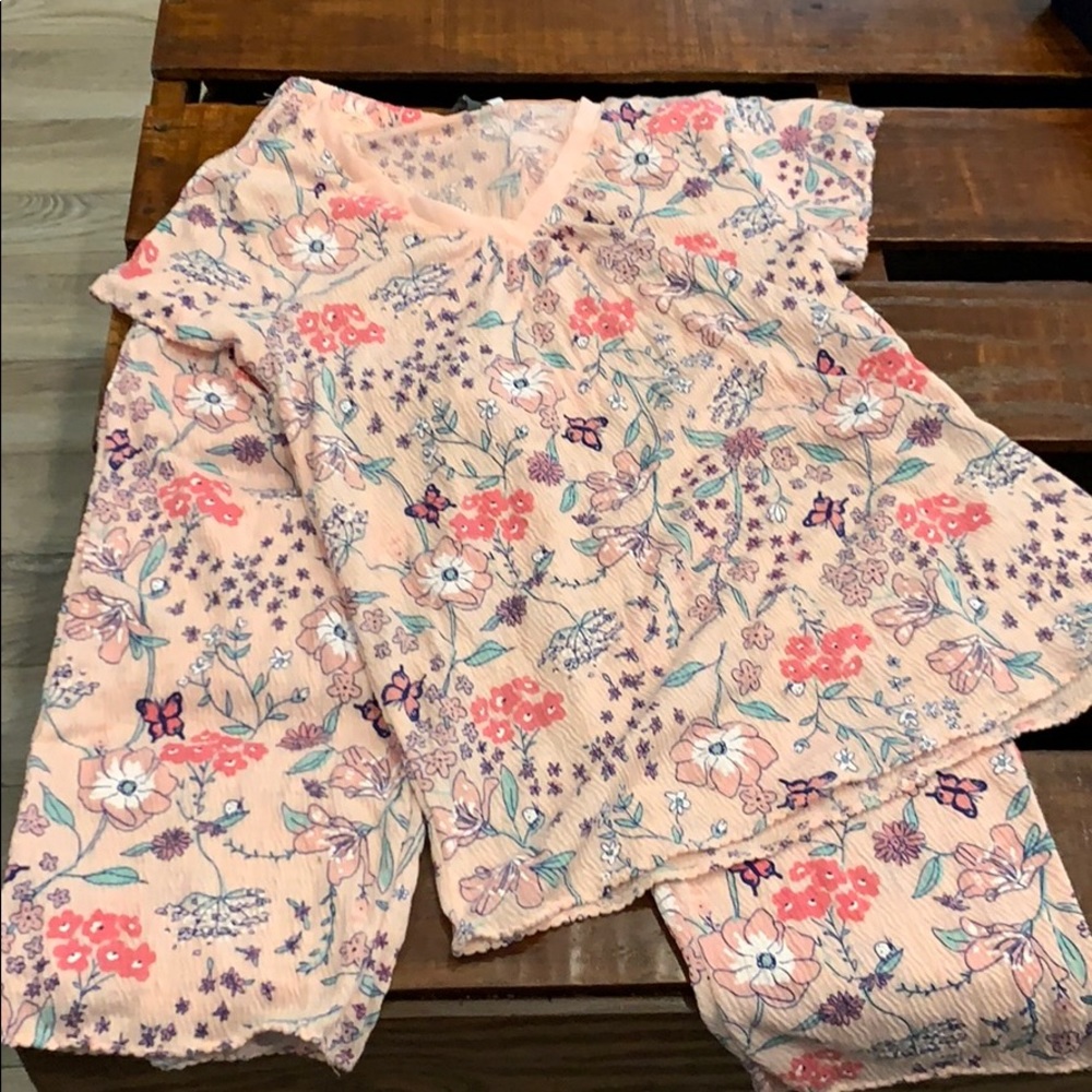 Ladies pajama set.